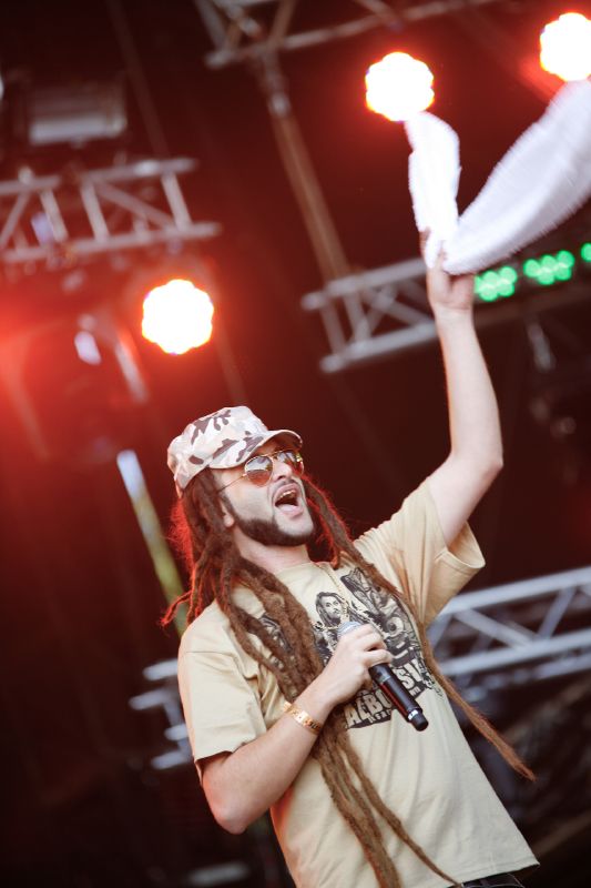 Artista reggae en directo para artículo sobre conciertos reggae en Bilbao