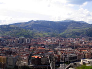 Vista panorámica de Bilbao para guía de reggae en Bilbao